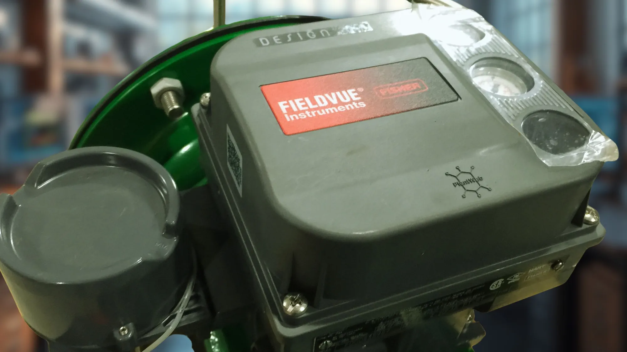 Fisher™ FIELDVUE™ digital valve controller mounted on a control-valve actuator
